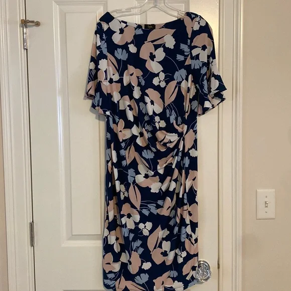 Floral flutter sleeve maternity dress - Picture 2 of 7